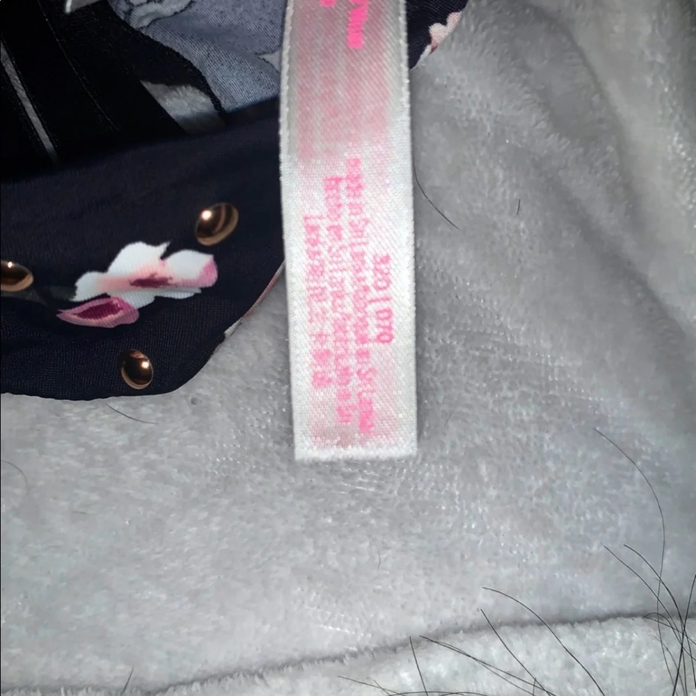 Pink bra - Picture 3 of 3